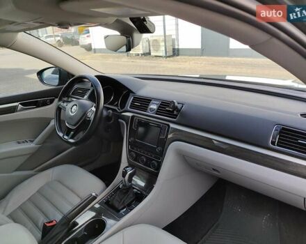 Серый Фольксваген Пассат, объемом двигателя 1.8 л и пробегом 64 тыс. км за 18000 $, фото 21 на Automoto.ua