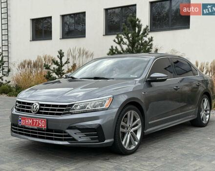 Фольксваген Пассат 2017 в Луцке на Automoto.ua Серый Фольксваген Пассат, объемом двигателя 1.8 л и пробегом 234 тыс. км за 14300 $, фото 2 на Automoto.ua