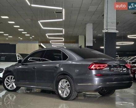 Сірий Фольксваген Пассат, об'ємом двигуна 2 л та пробігом 195 тис. км за 13699 $, фото 5 на Automoto.ua