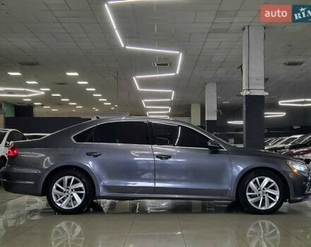 Сірий Фольксваген Пассат, об'ємом двигуна 2 л та пробігом 195 тис. км за 13699 $, фото 9 на Automoto.ua