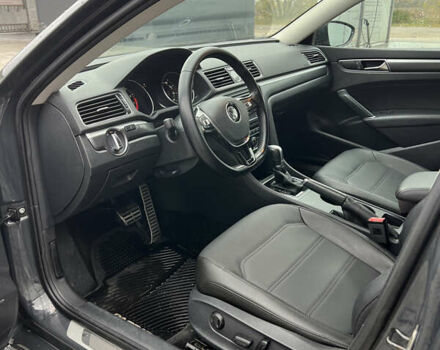 Серый Фольксваген Пассат, объемом двигателя 1.8 л и пробегом 175 тыс. км за 13300 $, фото 9 на Automoto.ua