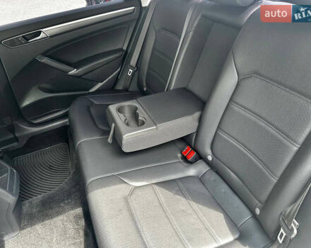 Серый Фольксваген Пассат, объемом двигателя 1.8 л и пробегом 137 тыс. км за 15000 $, фото 11 на Automoto.ua