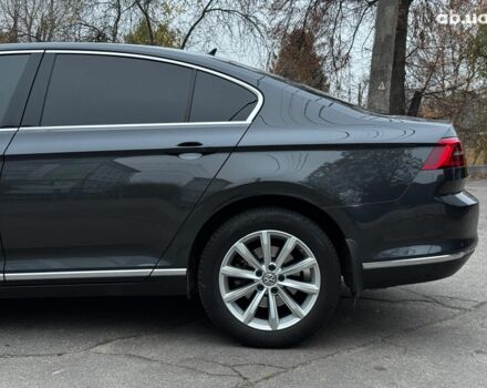 Серый Фольксваген Пассат, объемом двигателя 1.8 л и пробегом 215 тыс. км за 19990 $, фото 19 на Automoto.ua