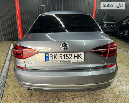 Сірий Фольксваген Пассат, об'ємом двигуна 2 л та пробігом 150 тис. км за 17000 $, фото 52 на Automoto.ua