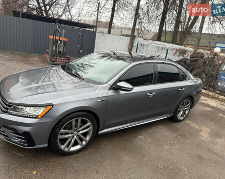 Серый Фольксваген Пассат, объемом двигателя 2 л и пробегом 131 тыс. км за 13800 $, фото 2 на Automoto.ua