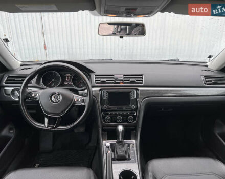 Фольксваген Пассат 2018 в Киеве на Automoto.ua Серый Фольксваген Пассат, объемом двигателя 2 л и пробегом 124 тыс. км за 14300 $, фото 14 на Automoto.ua