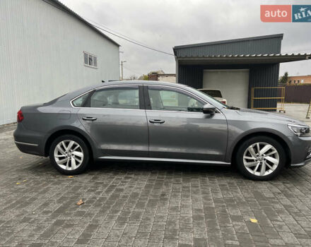 Фольксваген Пассат 2018 в Киеве на Automoto.ua Серый Фольксваген Пассат, объемом двигателя 2 л и пробегом 124 тыс. км за 14300 $, фото 3 на Automoto.ua