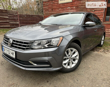 Сірий Фольксваген Пассат, об'ємом двигуна 2 л та пробігом 150 тис. км за 17000 $, фото 35 на Automoto.ua