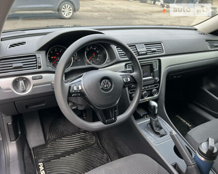 Сірий Фольксваген Пассат, об'ємом двигуна 2 л та пробігом 150 тис. км за 17000 $, фото 36 на Automoto.ua