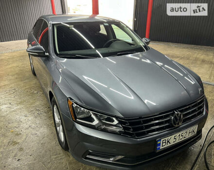 Сірий Фольксваген Пассат, об'ємом двигуна 2 л та пробігом 150 тис. км за 17000 $, фото 18 на Automoto.ua