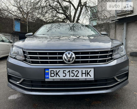Сірий Фольксваген Пассат, об'ємом двигуна 2 л та пробігом 150 тис. км за 17000 $, фото 47 на Automoto.ua