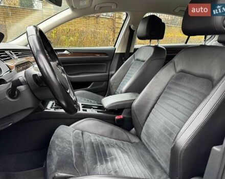 Сірий Фольксваген Пассат, об'ємом двигуна 2 л та пробігом 184 тис. км за 22490 $, фото 27 на Automoto.ua