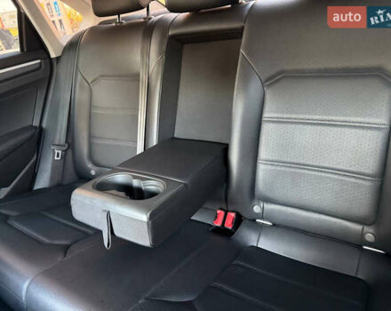 Сірий Фольксваген Пассат, об'ємом двигуна 2 л та пробігом 110 тис. км за 11699 $, фото 9 на Automoto.ua