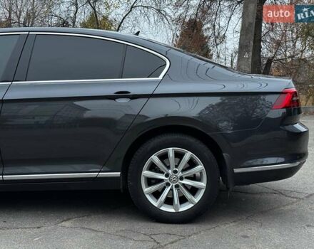 Серый Фольксваген Пассат, объемом двигателя 1.8 л и пробегом 215 тыс. км за 19990 $, фото 19 на Automoto.ua