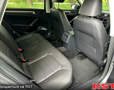 Сірий Фольксваген Пассат, об'ємом двигуна 2 л та пробігом 260 тис. км за 11999 $, фото 5 на Automoto.ua