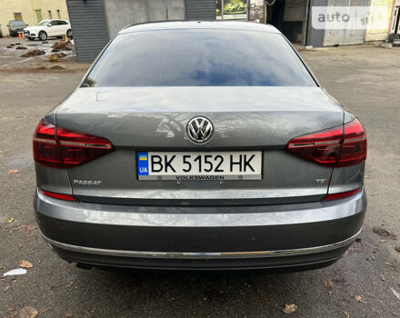 Сірий Фольксваген Пассат, об'ємом двигуна 2 л та пробігом 150 тис. км за 17000 $, фото 19 на Automoto.ua