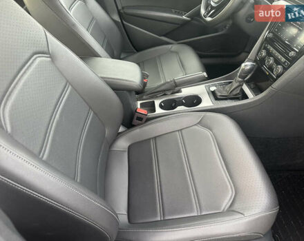 Фольксваген Пассат 2020 в Киеве на Automoto.ua Серый Фольксваген Пассат, объемом двигателя 2 л и пробегом 129 тыс. км за 17999 $, фото 23 на Automoto.ua