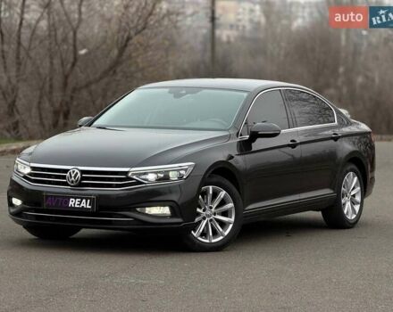 Серый Фольксваген Пассат, объемом двигателя 1.97 л и пробегом 207 тыс. км за 24000 $, фото 2 на Automoto.ua