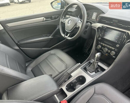 Фольксваген Пассат 2020 в Киеве на Automoto.ua Серый Фольксваген Пассат, объемом двигателя 2 л и пробегом 129 тыс. км за 17999 $, фото 24 на Automoto.ua