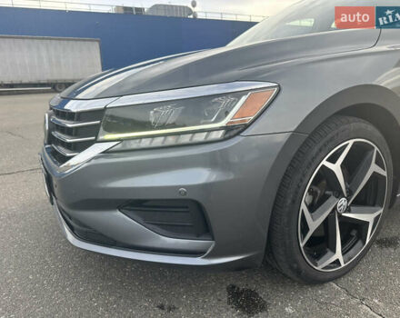 Фольксваген Пассат 2020 в Киеве на Automoto.ua Серый Фольксваген Пассат, объемом двигателя 2 л и пробегом 129 тыс. км за 17999 $, фото 3 на Automoto.ua