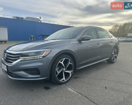 Фольксваген Пассат 2020 в Киеве на Automoto.ua Серый Фольксваген Пассат, объемом двигателя 2 л и пробегом 129 тыс. км за 17999 $, фото 1 на Automoto.ua
