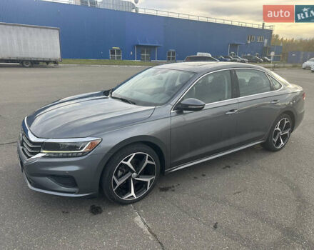 Фольксваген Пассат 2020 в Киеве на Automoto.ua Серый Фольксваген Пассат, объемом двигателя 2 л и пробегом 129 тыс. км за 17999 $, фото 2 на Automoto.ua