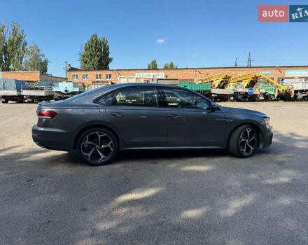 Сірий Фольксваген Пассат, об'ємом двигуна 2 л та пробігом 173 тис. км за 18350 $, фото 5 на Automoto.ua