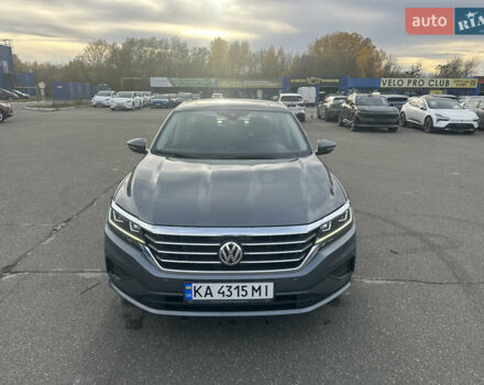 Фольксваген Пассат 2020 в Киеве на Automoto.ua Серый Фольксваген Пассат, объемом двигателя 2 л и пробегом 129 тыс. км за 17999 $, фото 15 на Automoto.ua