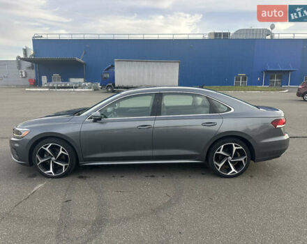 Фольксваген Пассат 2020 в Киеве на Automoto.ua Серый Фольксваген Пассат, объемом двигателя 2 л и пробегом 129 тыс. км за 17999 $, фото 4 на Automoto.ua