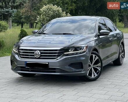 Сірий Фольксваген Пассат, об'ємом двигуна 2 л та пробігом 42 тис. км за 22100 $, фото 2 на Automoto.ua