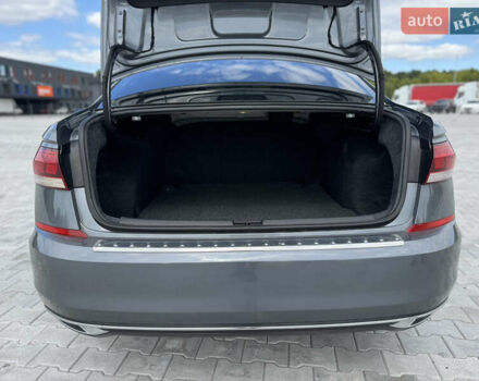 Фольксваген Пассат 2021 у Дубно на Automoto.ua Сірий Фольксваген Пассат, об'ємом двигуна 2 л та пробігом 162 тис. км за 16499 $, фото 19 на Automoto.ua