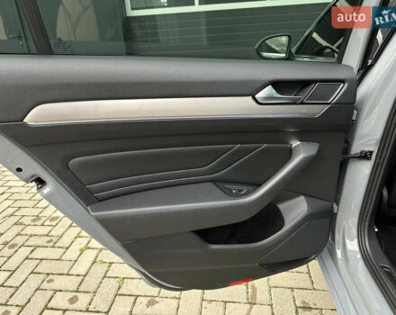 Серый Фольксваген Пассат, объемом двигателя 1.97 л и пробегом 189 тыс. км за 27999 $, фото 44 на Automoto.ua