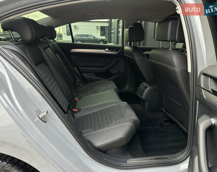 Серый Фольксваген Пассат, объемом двигателя 1.97 л и пробегом 189 тыс. км за 27999 $, фото 49 на Automoto.ua