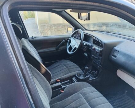 Сірий Фольксваген Пассат, об'ємом двигуна 1.6 л та пробігом 243 тис. км за 999 $, фото 6 на Automoto.ua