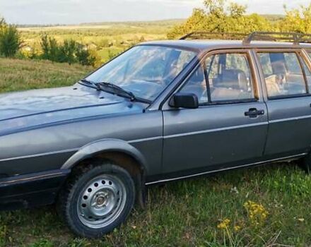 Серый Фольксваген Пассат, объемом двигателя 1.8 л и пробегом 330 тыс. км за 999 $, фото 5 на Automoto.ua