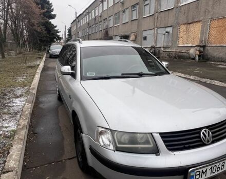 Серый Фольксваген Пассат, объемом двигателя 1.6 л и пробегом 300 тыс. км за 2000 $, фото 1 на Automoto.ua