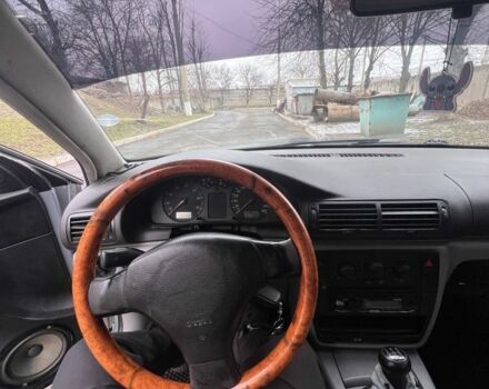 Серый Фольксваген Пассат, объемом двигателя 1.6 л и пробегом 300 тыс. км за 2000 $, фото 7 на Automoto.ua