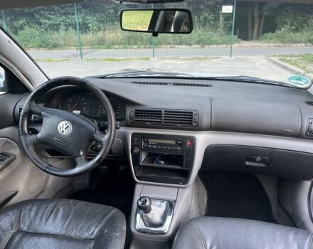 Серый Фольксваген Пассат, объемом двигателя 1.8 л и пробегом 400 тыс. км за 2000 $, фото 8 на Automoto.ua