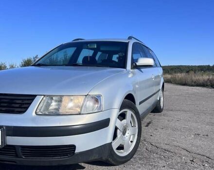 Серый Фольксваген Пассат, объемом двигателя 1.6 л и пробегом 287 тыс. км за 4000 $, фото 1 на Automoto.ua