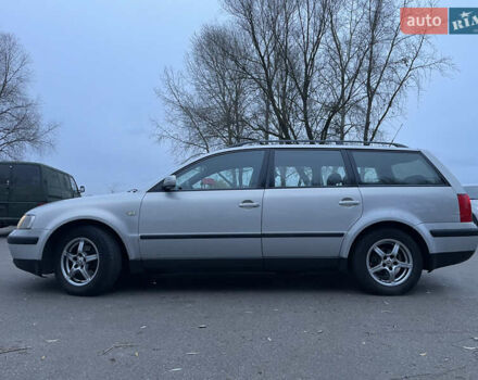 Серый Фольксваген Пассат, объемом двигателя 1.8 л и пробегом 375 тыс. км за 3200 $, фото 4 на Automoto.ua