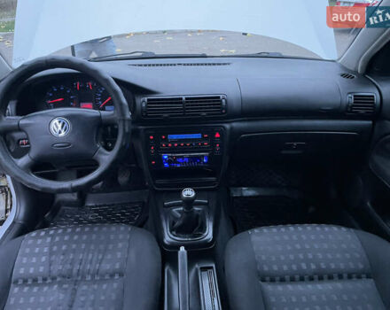 Серый Фольксваген Пассат, объемом двигателя 1.8 л и пробегом 375 тыс. км за 3200 $, фото 13 на Automoto.ua