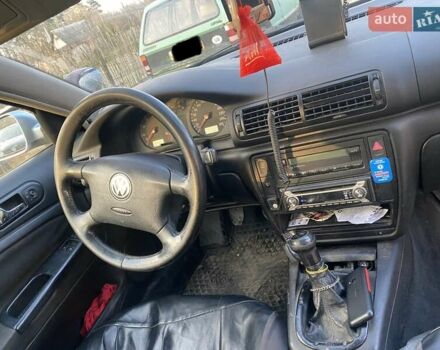 Серый Фольксваген Пассат, объемом двигателя 1.8 л и пробегом 415 тыс. км за 3300 $, фото 1 на Automoto.ua