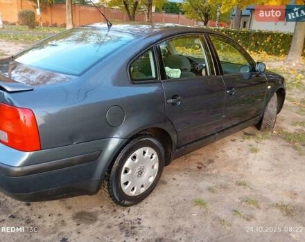 Серый Фольксваген Пассат, объемом двигателя 1.8 л и пробегом 185 тыс. км за 4000 $, фото 2 на Automoto.ua