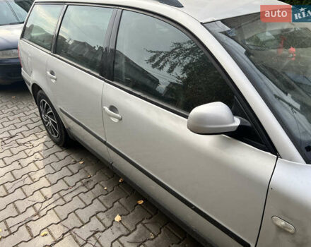 Серый Фольксваген Пассат, объемом двигателя 1.9 л и пробегом 299 тыс. км за 2200 $, фото 3 на Automoto.ua