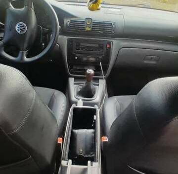 Серый Фольксваген Пассат, объемом двигателя 1.8 л и пробегом 385 тыс. км за 3600 $, фото 5 на Automoto.ua