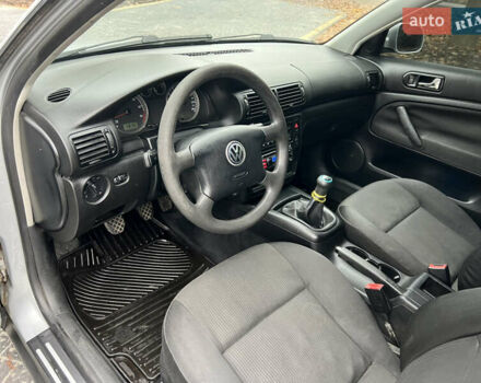 Серый Фольксваген Пассат, объемом двигателя 1.6 л и пробегом 246 тыс. км за 3350 $, фото 16 на Automoto.ua