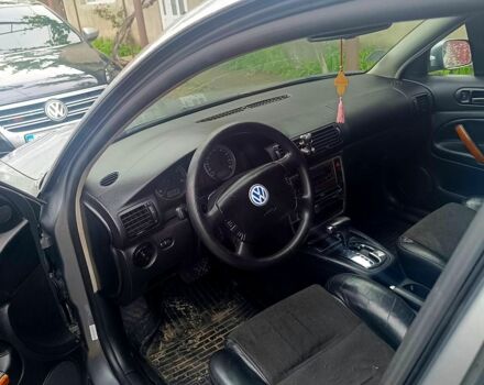 Серый Фольксваген Пассат, объемом двигателя 1.9 л и пробегом 425 тыс. км за 3650 $, фото 4 на Automoto.ua