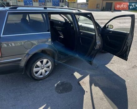 Серый Фольксваген Пассат, объемом двигателя 2.5 л и пробегом 300 тыс. км за 3800 $, фото 2 на Automoto.ua