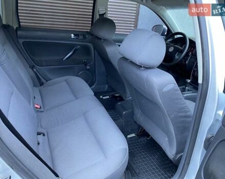 Серый Фольксваген Пассат, объемом двигателя 1.6 л и пробегом 335 тыс. км за 3999 $, фото 9 на Automoto.ua