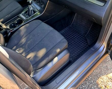 Серый Фольксваген Пассат, объемом двигателя 1.6 л и пробегом 298 тыс. км за 5950 $, фото 2 на Automoto.ua